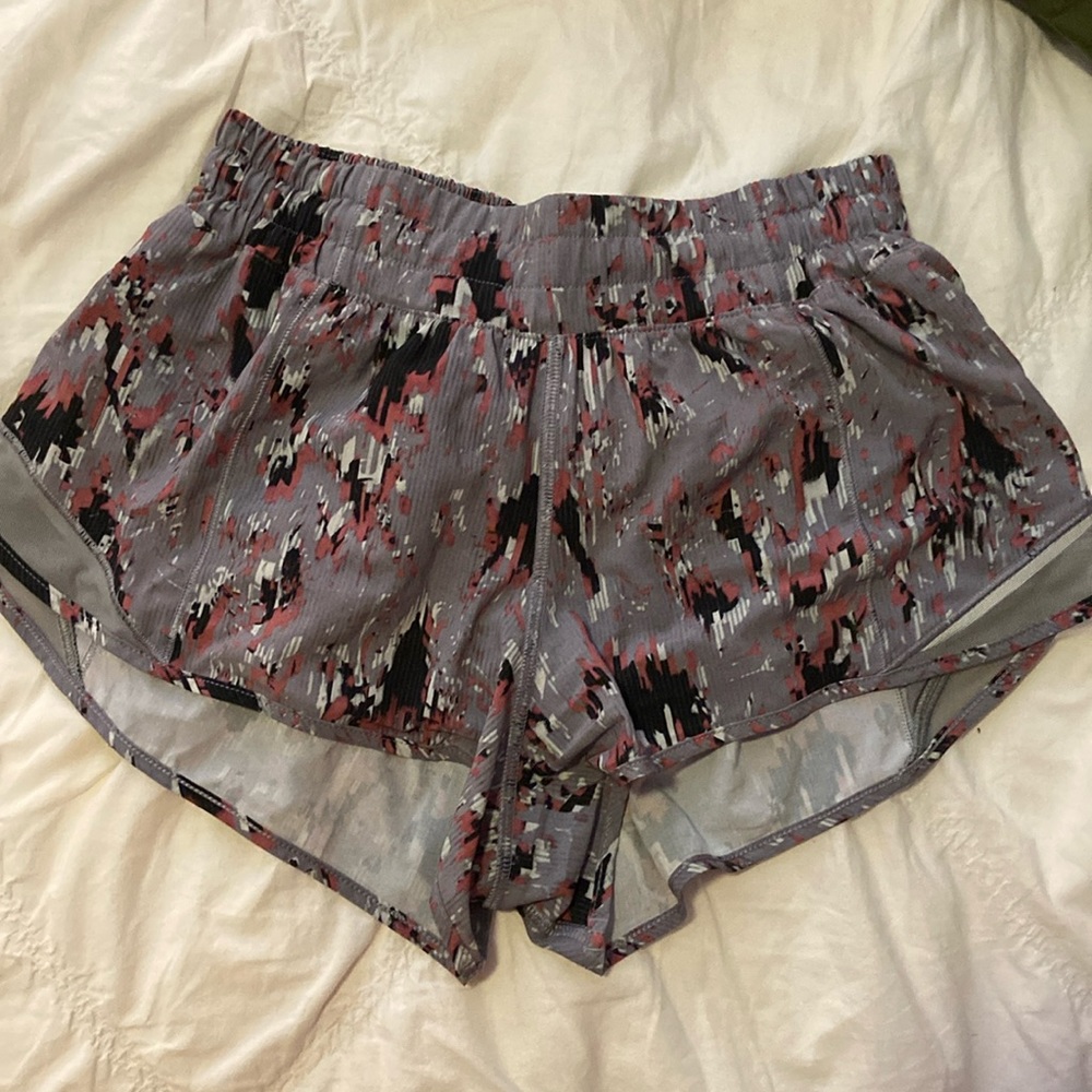 Lululemon hotty hot shorts 2.5